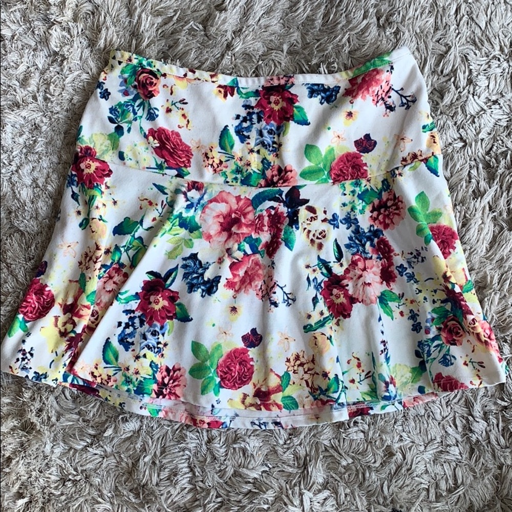 Xhiliration Floral Skirt size Large